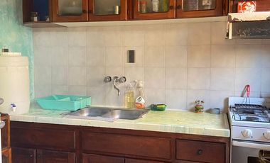 RE/MAX VENDE HERMOSA CASA CENTRICA EN TOSTADO.