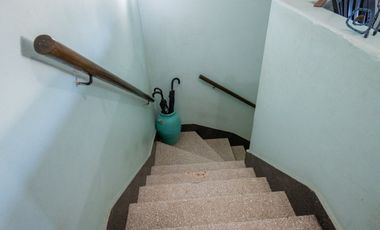 VENTA PLANTA ALTA DE 2 DORMITORIOS SOBRE AVENIDA