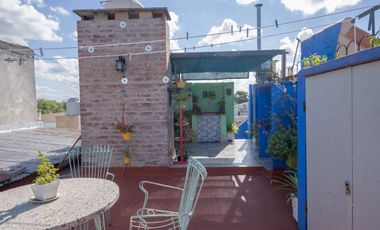 VENTA PLANTA ALTA DE 2 DORMITORIOS SOBRE AVENIDA