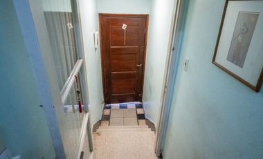 VENTA PLANTA ALTA DE 2 DORMITORIOS SOBRE AVENIDA