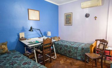 VENTA PLANTA ALTA DE 2 DORMITORIOS SOBRE AVENIDA