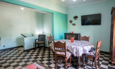 VENTA PLANTA ALTA DE 2 DORMITORIOS SOBRE AVENIDA