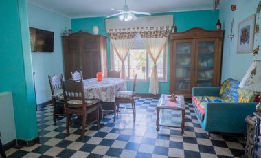 VENTA PLANTA ALTA DE 2 DORMITORIOS SOBRE AVENIDA