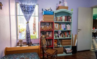 VENTA PLANTA ALTA DE 2 DORMITORIOS SOBRE AVENIDA