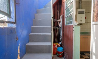 VENTA PLANTA ALTA DE 2 DORMITORIOS SOBRE AVENIDA