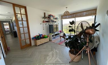Casa en Arriendo en Condominio Casa Parque, Zapallar Curicó