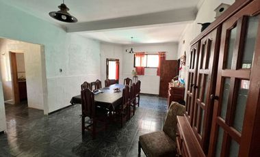 CASA 6 AMBIENTES 280m² PILETA+QUINCHO MARIA SELVA