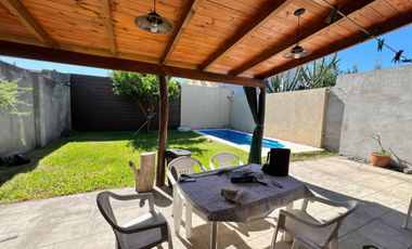 CASA 6 AMBIENTES 280m² PILETA+QUINCHO MARIA SELVA