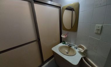 REMAX vende Casa de Categoria. Excelente ubicación