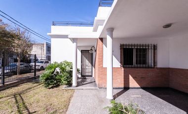 VENTA CASA 3 AMB PATIO COCHERA TERRAZA LANUS ESTE