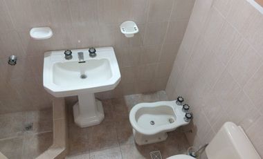 VENTA CASA 4 AMBIENTES COCHERA PARQUE EL GAUCHO