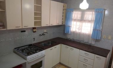 VENTA CASA 4 AMBIENTES COCHERA PARQUE EL GAUCHO
