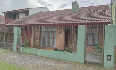 VENTA CASA 4 AMBIENTES COCHERA PARQUE EL GAUCHO