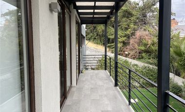 Casa en Venta en Camino del Atardecer con Calle El Huinganal