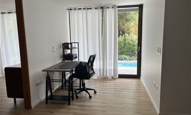 Casa en Venta en Camino del Atardecer con Calle El Huinganal