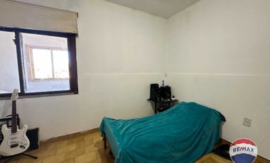 VENTA CASA EN SPEGAZZINI CON 3 LOCALES COMERCIALES