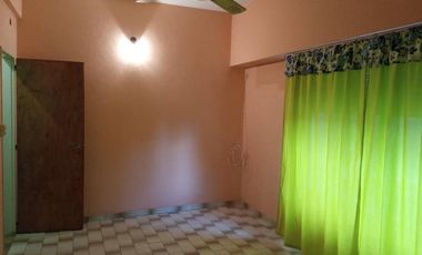 VENTA CASA EN SPEGAZZINI CON 3 LOCALES COMERCIALES