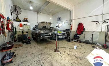 VENTA CASA EN SPEGAZZINI CON 3 LOCALES COMERCIALES