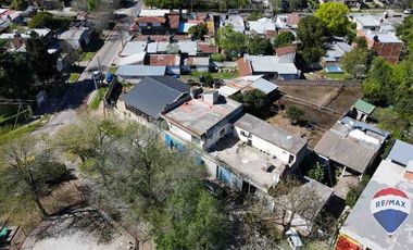 VENTA CASA EN SPEGAZZINI CON 3 LOCALES COMERCIALES
