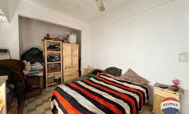 VENTA CASA EN SPEGAZZINI CON 3 LOCALES COMERCIALES