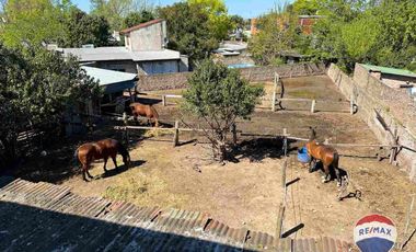 VENTA CASA EN SPEGAZZINI CON 3 LOCALES COMERCIALES