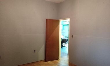 VENTA CASA EN SPEGAZZINI CON 3 LOCALES COMERCIALES