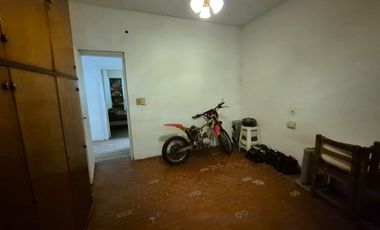 VENTA CASA CON PILETA LOMAS DE ZAMORA LOTE 484 MTS