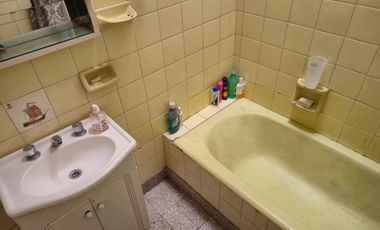 VENTA CASA CON PILETA LOMAS DE ZAMORA LOTE 484 MTS