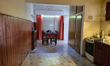 VENTA CASA CON PILETA LOMAS DE ZAMORA LOTE 484 MTS