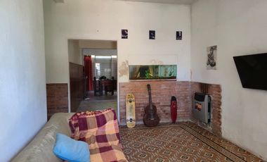 VENTA CASA CON PILETA LOMAS DE ZAMORA LOTE 484 MTS