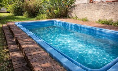 VENTA CASA CON PILETA LOMAS DE ZAMORA LOTE 484 MTS