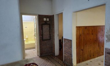 VENTA CASA CON PILETA LOMAS DE ZAMORA LOTE 484 MTS