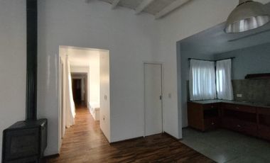 CASA EN VENTA CITY BELL 2 DORMITORIOS PILETA