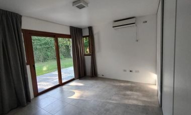 CASA EN VENTA CITY BELL 2 DORMITORIOS PILETA