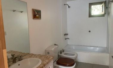CASA EN VENTA CITY BELL 2 DORMITORIOS PILETA
