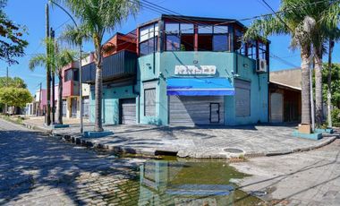 CASA EN VENTA BERISSO 4 DORMITORIOS -LOCAL-COCHERA