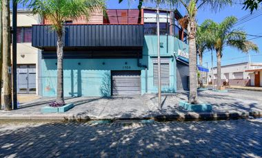 CASA EN VENTA BERISSO 4 DORMITORIOS -LOCAL-COCHERA
