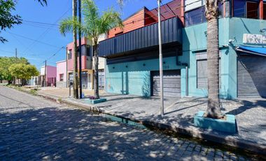 CASA EN VENTA BERISSO 4 DORMITORIOS -LOCAL-COCHERA