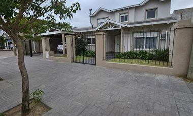 VENTA CASA 6 amb. gran jardín y pileta en Lincoln