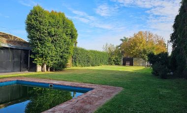 VENTA CASA 6 amb. gran jardín y pileta en Lincoln