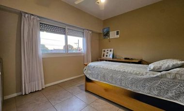 VENTA CASA 6 amb. gran jardín y pileta en Lincoln