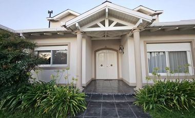 VENTA CASA 6 amb. gran jardín y pileta en Lincoln