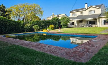 VENTA CASA 6 amb. gran jardín y pileta en Lincoln