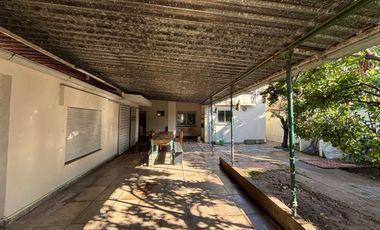 CASA EN VENTA EN BRAGADO CON PATIO Y GARAJE