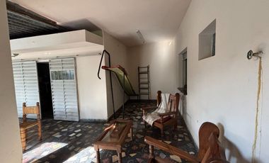 CASA EN VENTA EN BRAGADO CON PATIO Y GARAJE