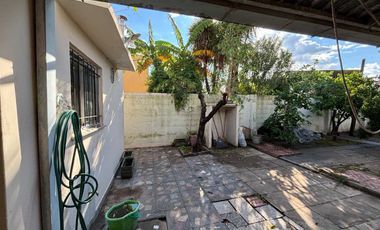 CASA EN VENTA EN BRAGADO CON PATIO Y GARAJE
