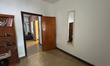 CASA EN VENTA EN BRAGADO CON PATIO Y GARAJE