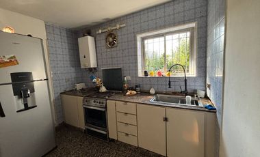 CASA EN VENTA EN BRAGADO CON PATIO Y GARAJE