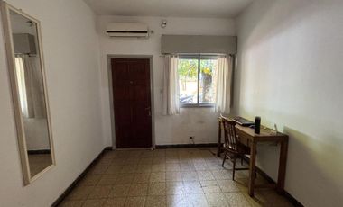 CASA EN VENTA EN BRAGADO CON PATIO Y GARAJE
