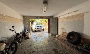 CASA EN VENTA EN BRAGADO CON PATIO Y GARAJE